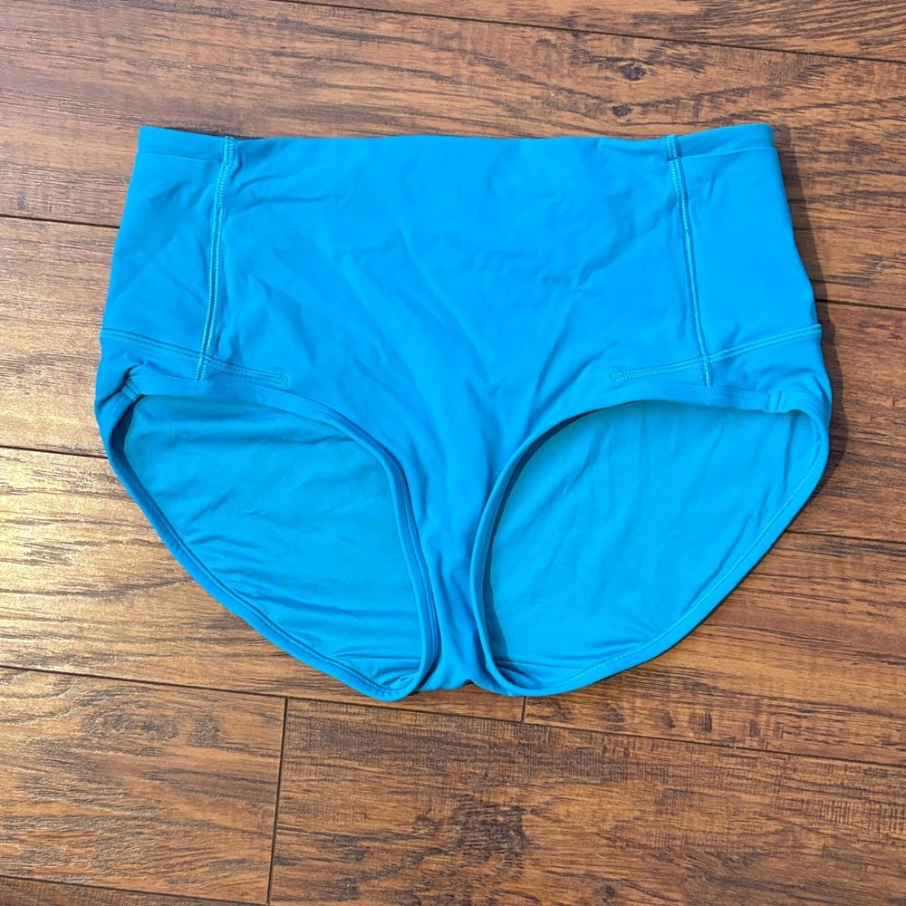 Lululemon Women's Blue High-Waisted swim bottoms